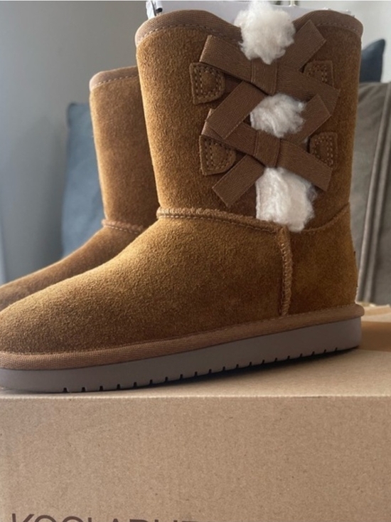 Koolaburra Other - Koolaburra Tan Suede Short Boot with Shearling Trim